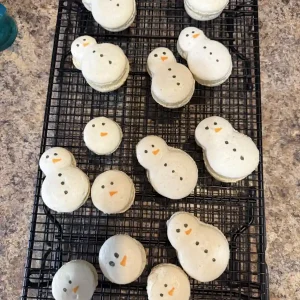 Snowman Macarons
